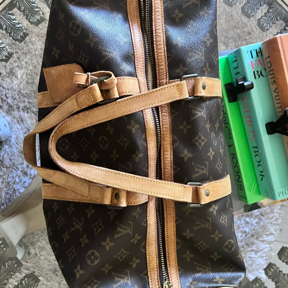 Authentic Louis Vuitton Duffel Unisex. Measurements approximately. 22 L x 10W
